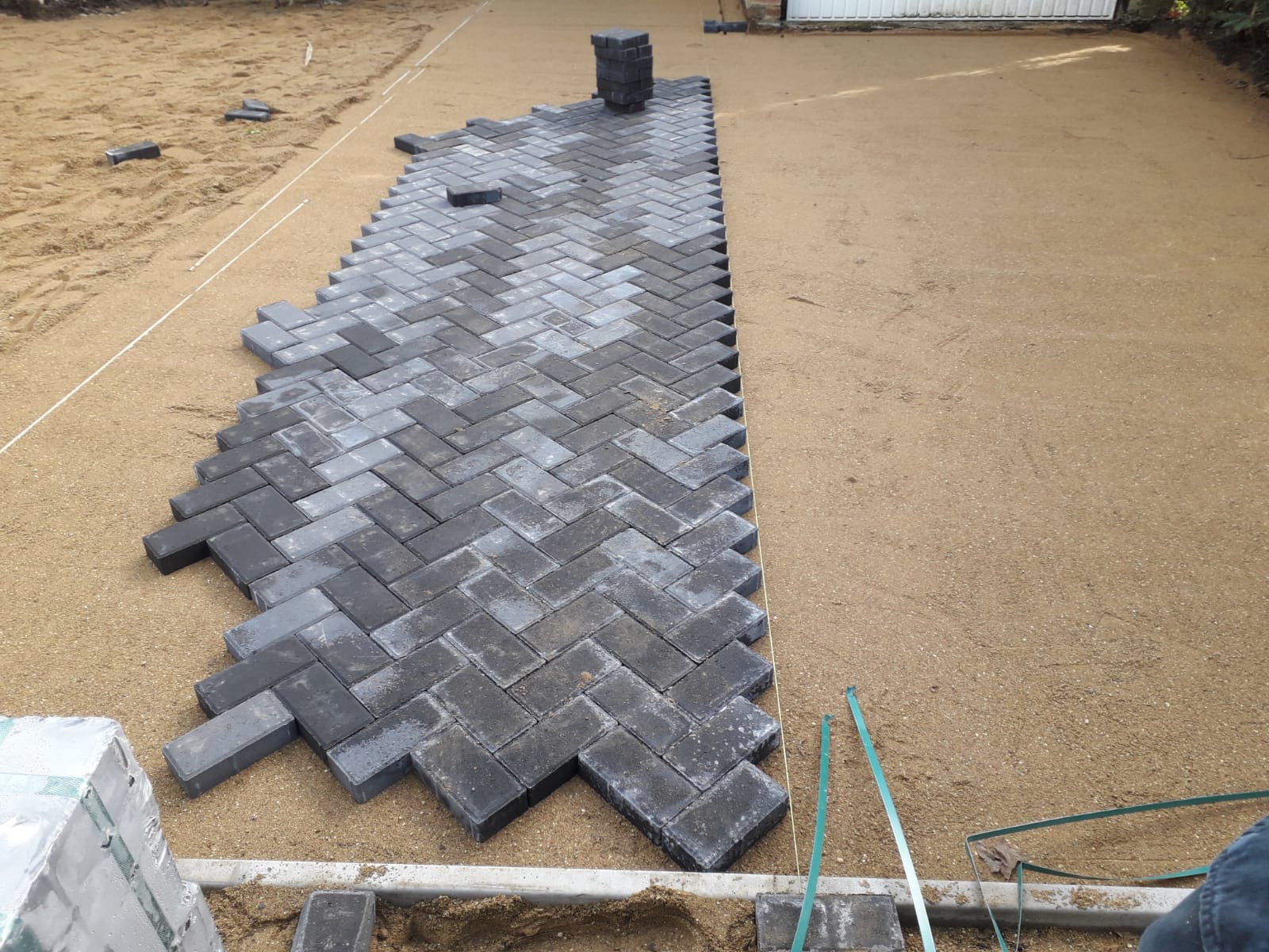 Guide Laying A Driveway Using Block Paving Proven Local