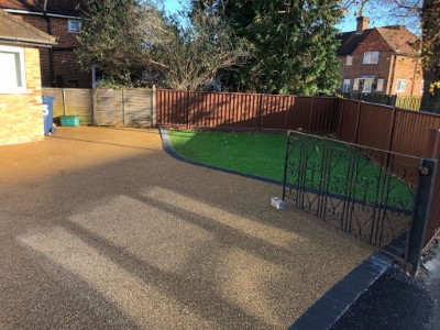 Gold Gravel Resin Bound With Charcoal Border