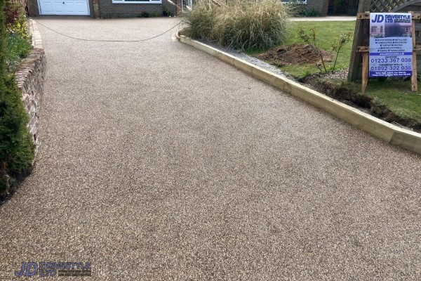 Resin Bound Driveway with Sleeper and Brick Border in Ashford (8)